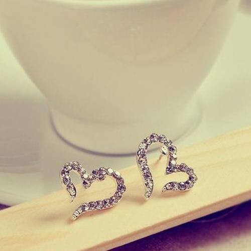 Cặp khuyên tai tạo hình trái tim độc đáo thời trang