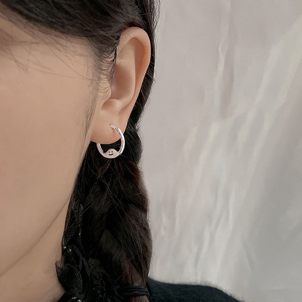 Khuyên Tai Móc Hình Chữ C Họa Tiết Mặt Cười Phong Cách Retro Thời Trang