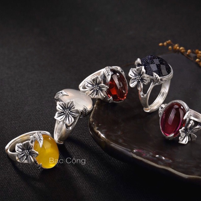 Nhẫn hoa mai đá chalcedoni