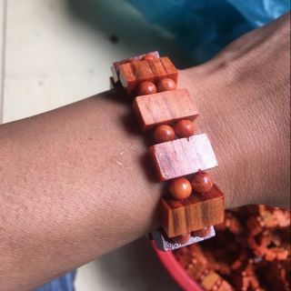 Vòng tay gỗ Huyết Long kiểu mới