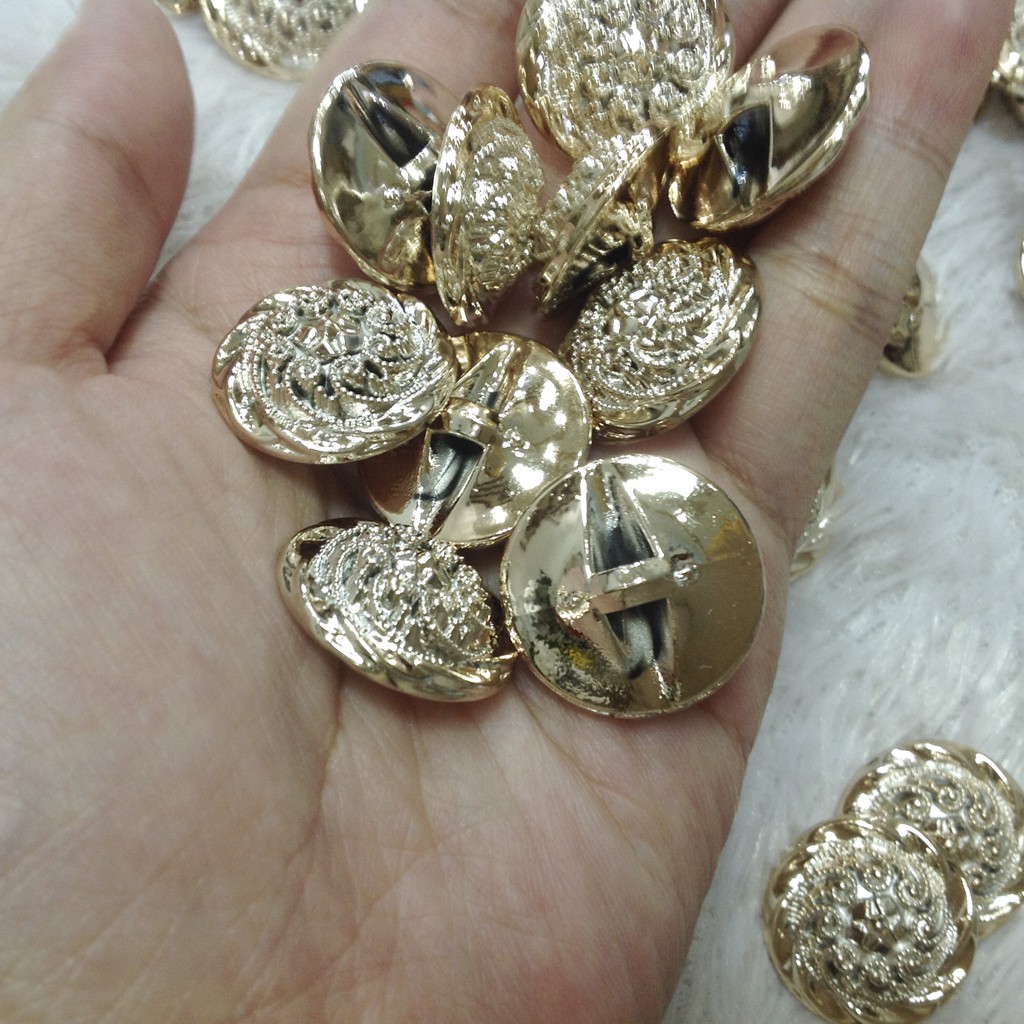 Nút áo hoa vàng cúc dạ đính kết trang phục siêu đẹp