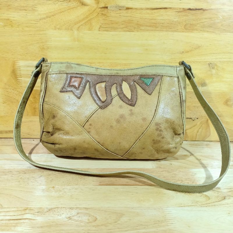 Túi đeo chéo da lạ secondhand  220807