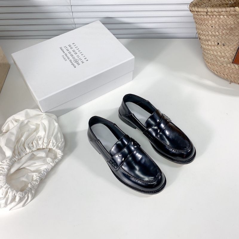 Giày lười loafer nữ da thật mũi tròn Maison margiela