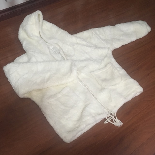 Áo khoác lông trắng form to