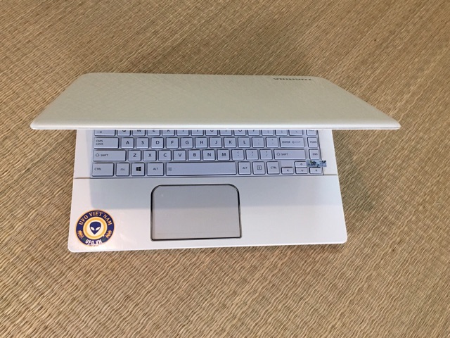 Lsptop UFO Toshiba L40 i3 trắng tinh khôi đẹp thời trang văn phòng | BigBuy360 - bigbuy360.vn