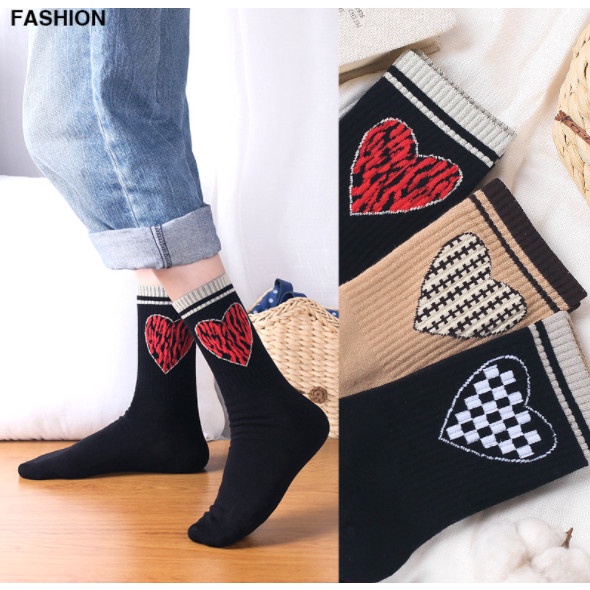 Vớ hình trái tim cổ cao Nam Nữ phong cách thể thao, trẻ trung, năng động.