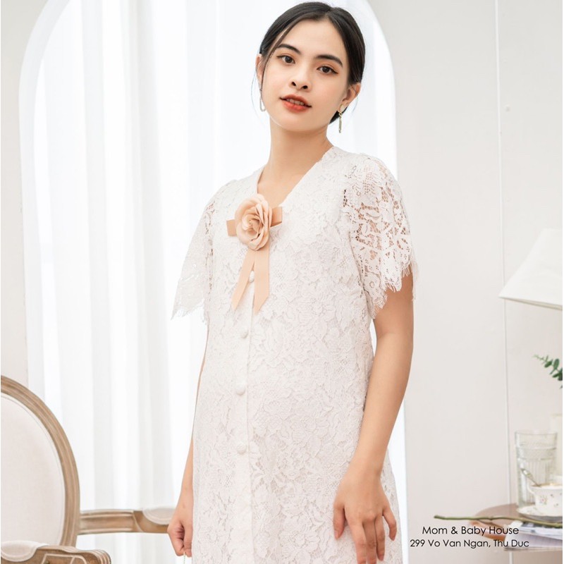 Đầm bầu ren trắng gài nút tặng kèm hoa cài