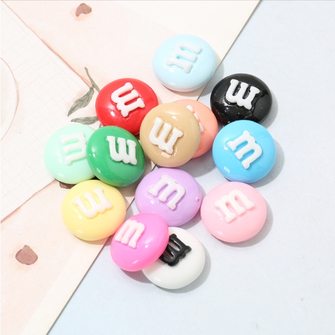 Mẫu charm kẹo M&amp;M với chữ M in nổi cho các bạn trang trí vỏ ốp, kẹp tóc, huy hiệu, dán Jibbitz, DIY