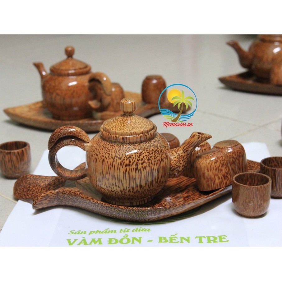 Bộ Bình Trà Bằng Gỗ Dừa Hình Chiếc Lá - Gồm 1 ấm trà, 1 đĩa chiếc lá, 6 ly tách - Quà tặng trang trí lễ Tết Memories.vn
