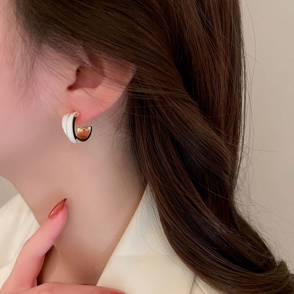 Khuyên Tai Kim Loại Hình Chữ C Phong Cách Retro Đơn Giản Thời Trang Thu Đông Cho Nữ