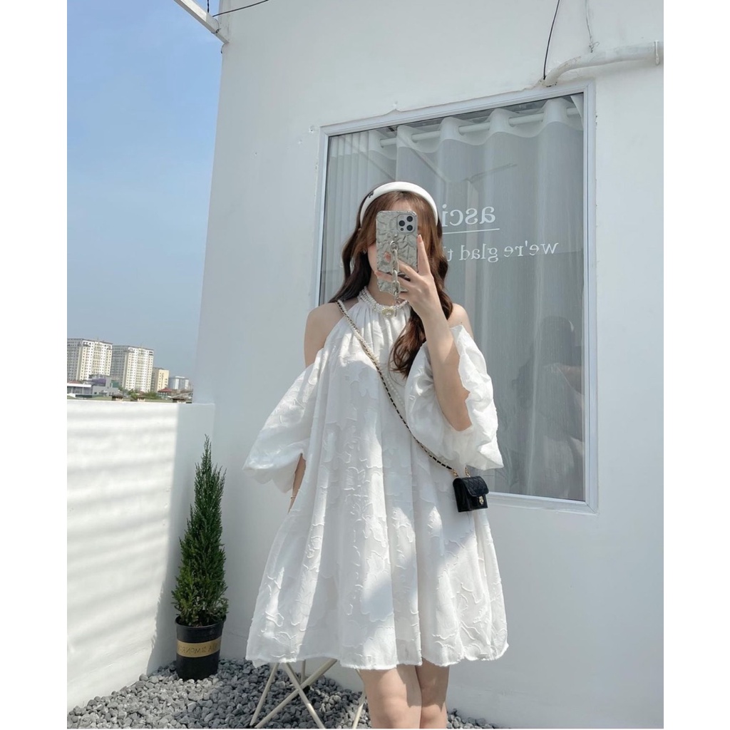 Váy cổ yếm hở vai tay xòe bánh bèo