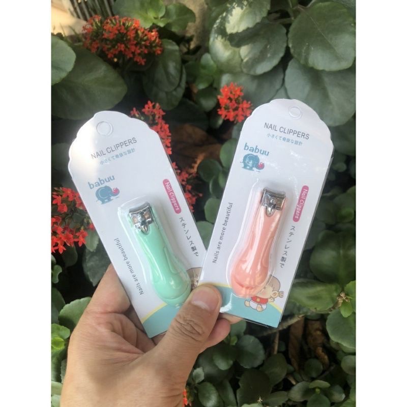 Bấm móng tay cho bé Babuu xuất Nhật