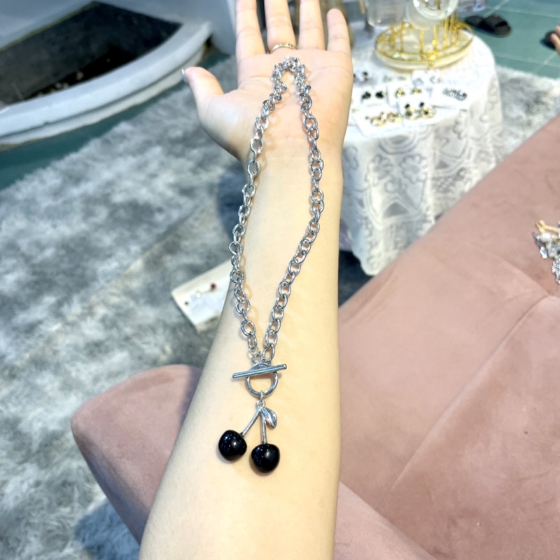 vòng cổ chocker thép titan bền màu mặt thiết kế hình quả cherry độc lạ mã TH0129555