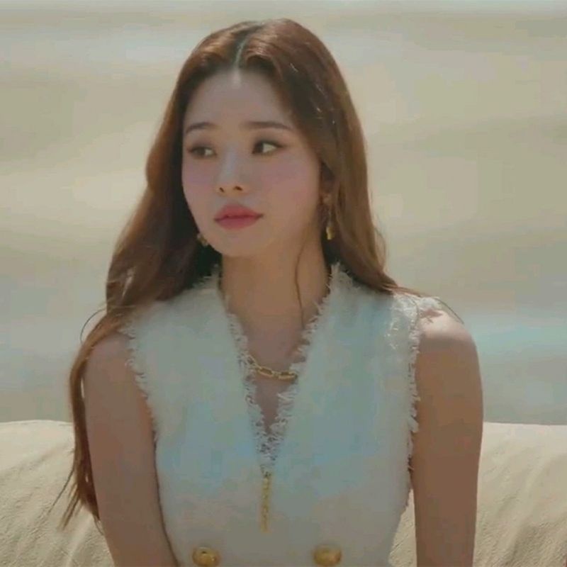 Song JiA Freezia Váy dạ trắng thiết kế xẻ ngực không tay