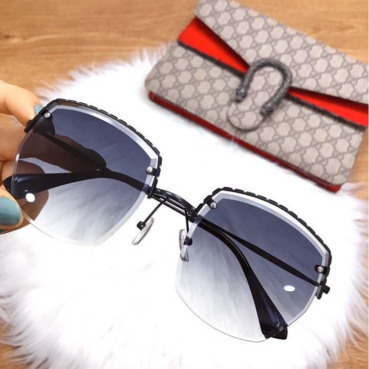 kính mát nữ thời trang mặt khoan cao cấp chống uv ,chống tia cực tím tặng túi đựng kính và khăn lau