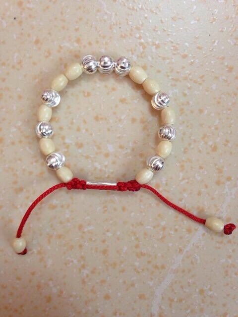 Vòng dâu tằm cho bé.