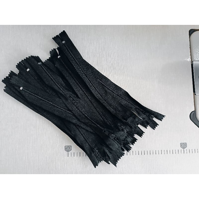 Dây kéo quần tây 18cm.