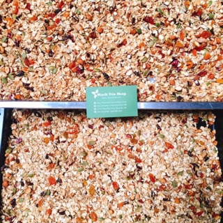 Granola yến mạch mix trái cây và hạt sấy