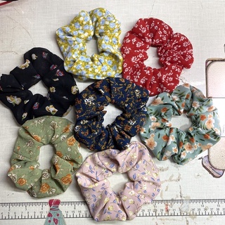 Cột tóc scrunchies hoa nhí hoa nhỏ