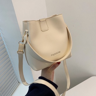 2022 new ultra-low price fashion small fresh spring small bag for women trendy foreign style new portable bucket bag simple retro shoulder bag