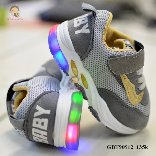2 đôi giày baby size 28