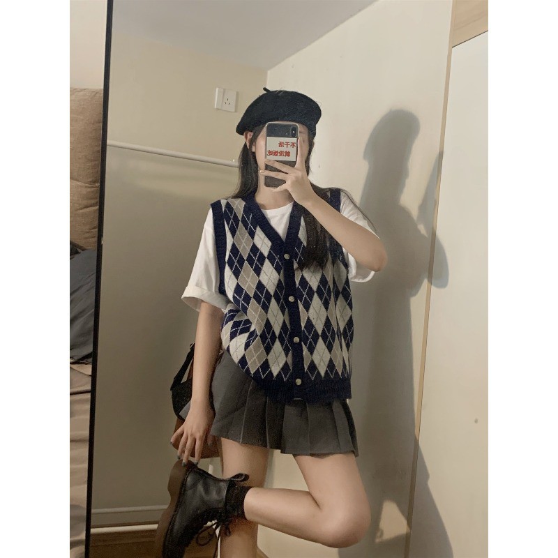 Áo vest Gile cổ chữ V có cúc cài họa tiết hình thoi