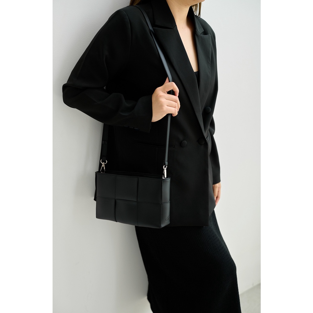 OLV - Túi Weave Shoulder Bag In Black