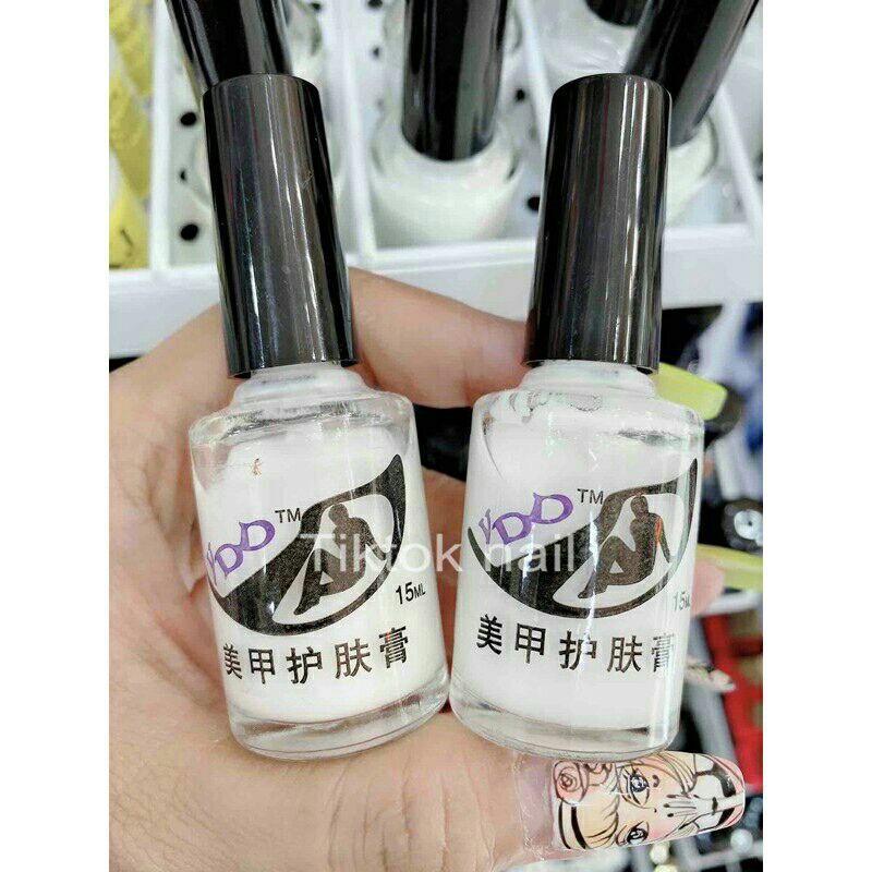 viền lem móng tay