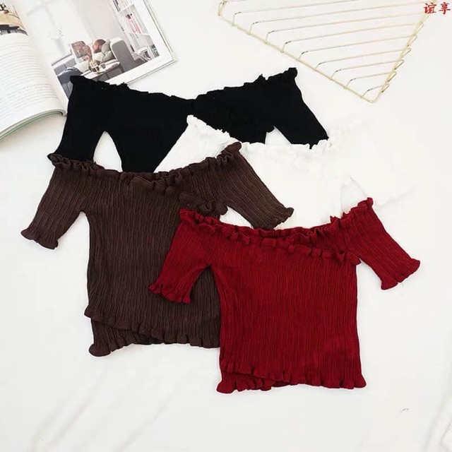 Croptop bẹt vai giống chị Nhã