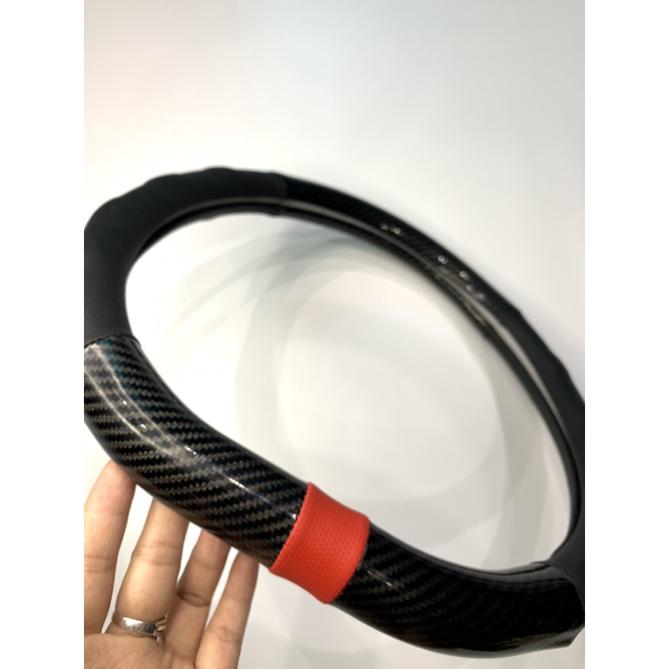 Bọc vô lăng carbon chữ D cut cho xe Elantra, Kia Seltos, Suzuki XL7, Almera.....Size 38cm