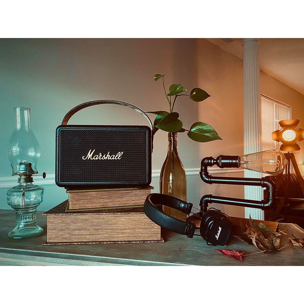 Loa Marshall Kilburn 2 Black & Brass NEW FULLBOX . Nghe nhạc thả ga với 20h hoạt động.
