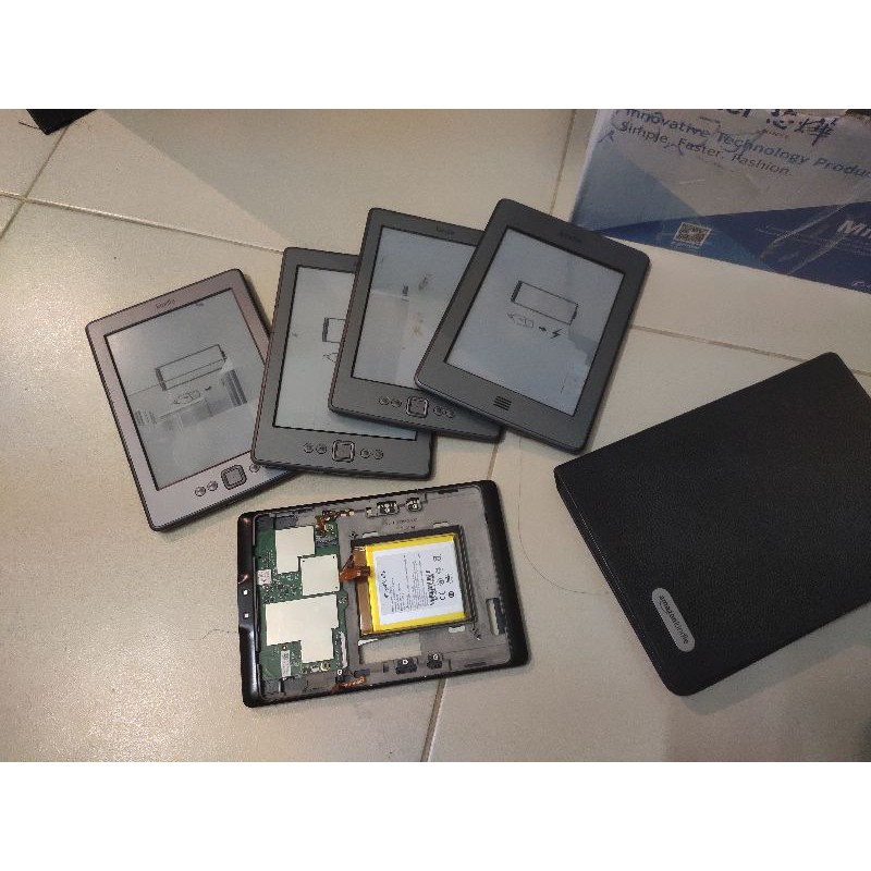 Máy đọc sách Amazon Kindle Basic 5th và máy đọc sách Nook Glowlight android | BigBuy360 - bigbuy360.vn