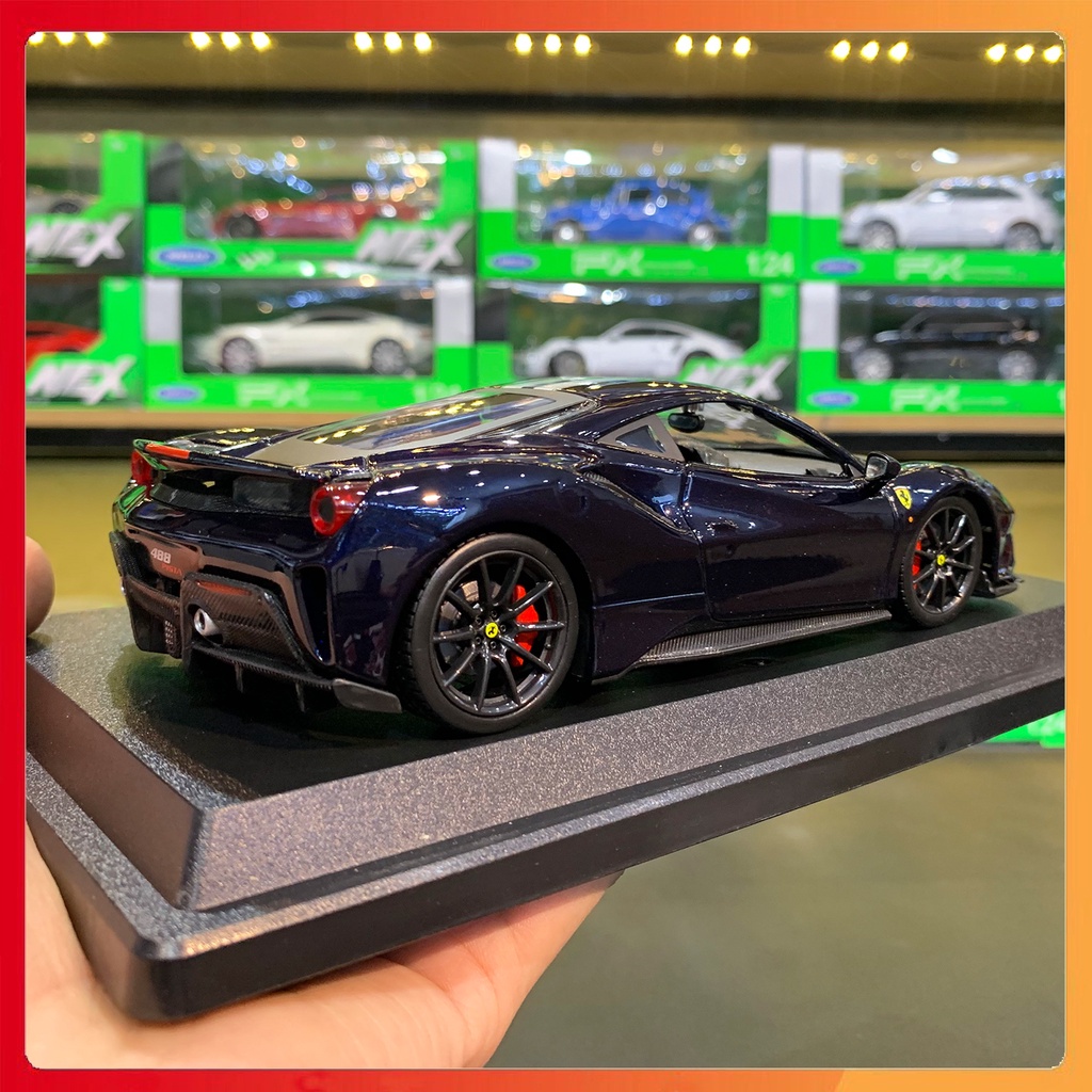 Xe mô hình tĩnh Ferrari 488 Pista tỷ lệ 1:24 màu xanh than hãng Bburago