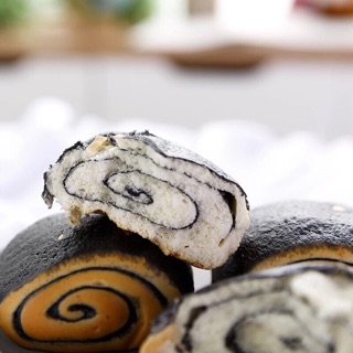 Bánh Mè Đen
