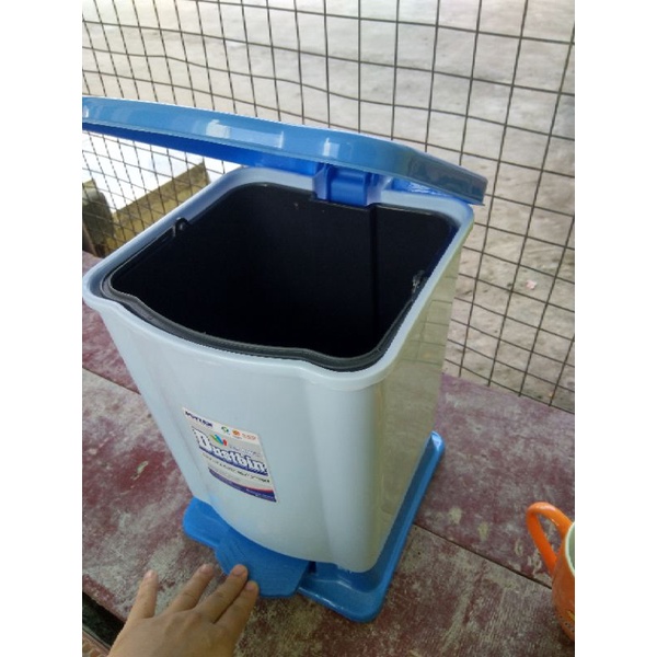 thùng rác đạp Dustbin Duy Tân