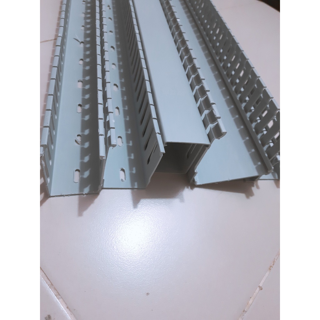 Máng nhựa đi dây điện, máng nhựa lắp tủ điện 25x25 - 25x45 - 33x33 - 33x45 - 45x45 - 45x65 - 65x65 dài 85cm