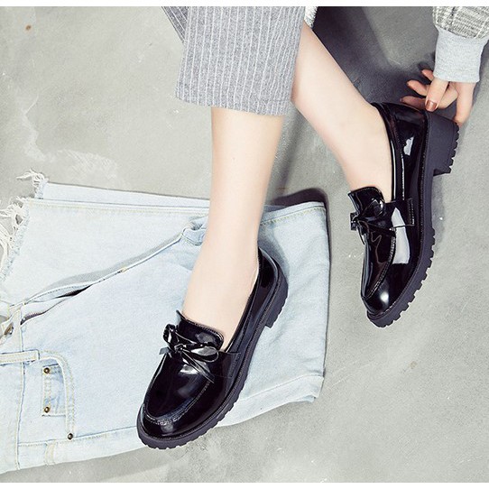 ulzzang [Hàng Về Sẵn] Giày lười da bóng đính nơ nhỏ xinh - dễ thương Giày nữ sinh Hàn Quốc | BigBuy360 - bigbuy360.vn