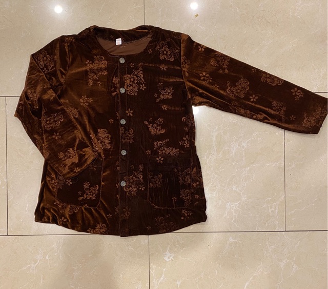 Áo sơmi dài tay vải nhung hoa cho người già