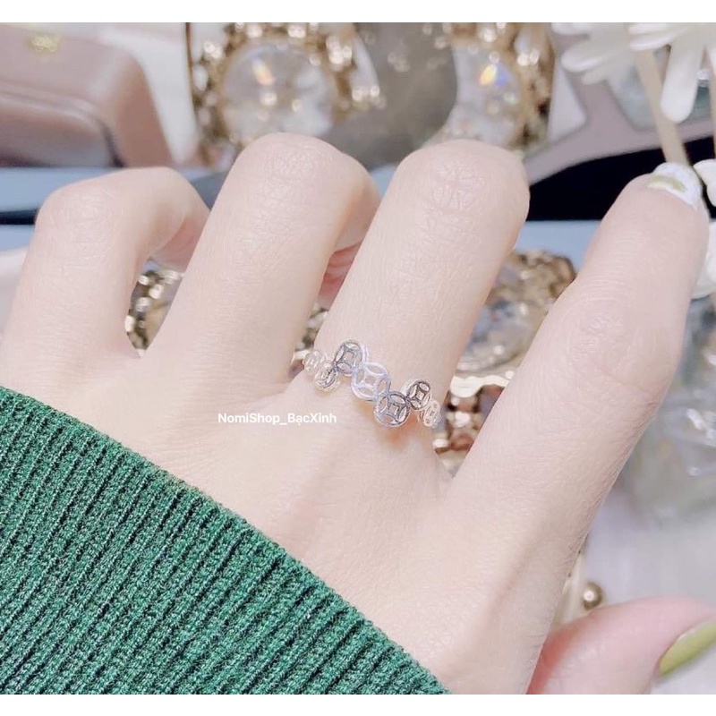 Nhẫn kim tiền bạc nhà MAINOMI mẫu siêu đẹp. May mắn tài lộc cho người đeo, thiết kế nhẹ nhàng tinh tế