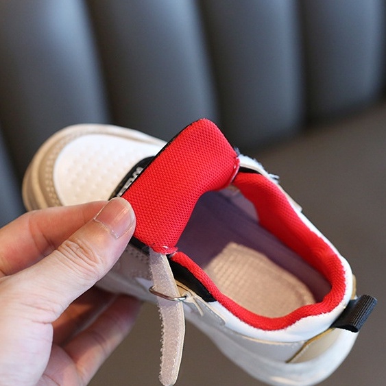 Giày Thể Thao Cho Bé Từ 1-7 Tuổi Phong Cách Mới 2022 Quai Ngang Đế Êm Nhẹ Họa Tiết Ngôi Sao (TH-710)