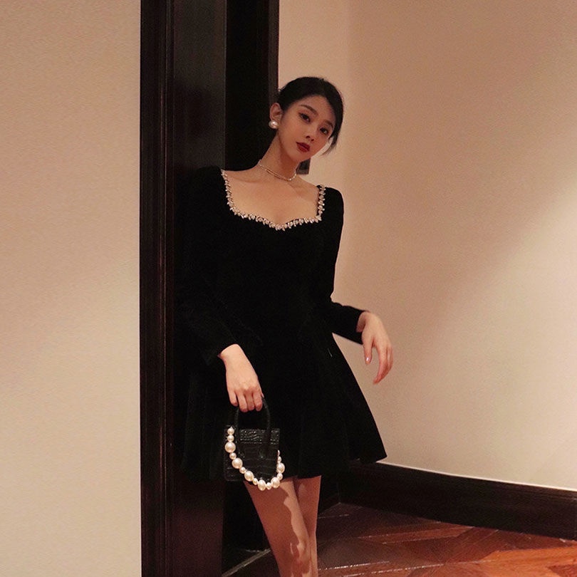 22aw!Đầm Nhung Dáng Chữ a Cổ Vuông Màu Đen Ngọt Ngào Thời Trang Mùa Thu 2022 Phong Cách Pháp Se