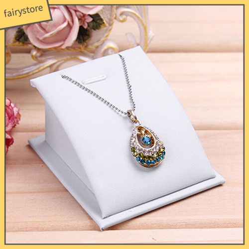 Giá nhung mềm trưng bày trang sức sang trọng