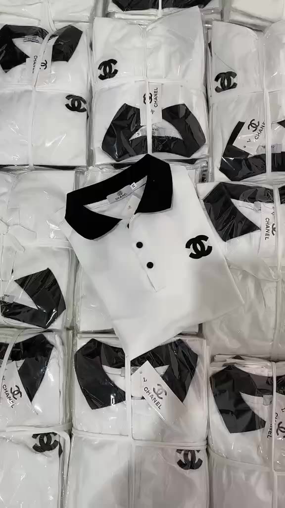 Áo polo nữ trắng cổ đen thêu CN, áo phông nữ trắng phối cổ bẻ | BigBuy360 - bigbuy360.vn