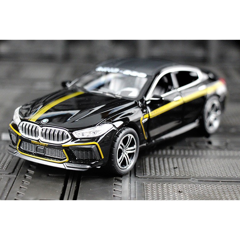 Xe mô hình BMW M8 tỉ lệ 1:32