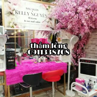 Thảm  đỏ lông dài trải bàn trang điểm