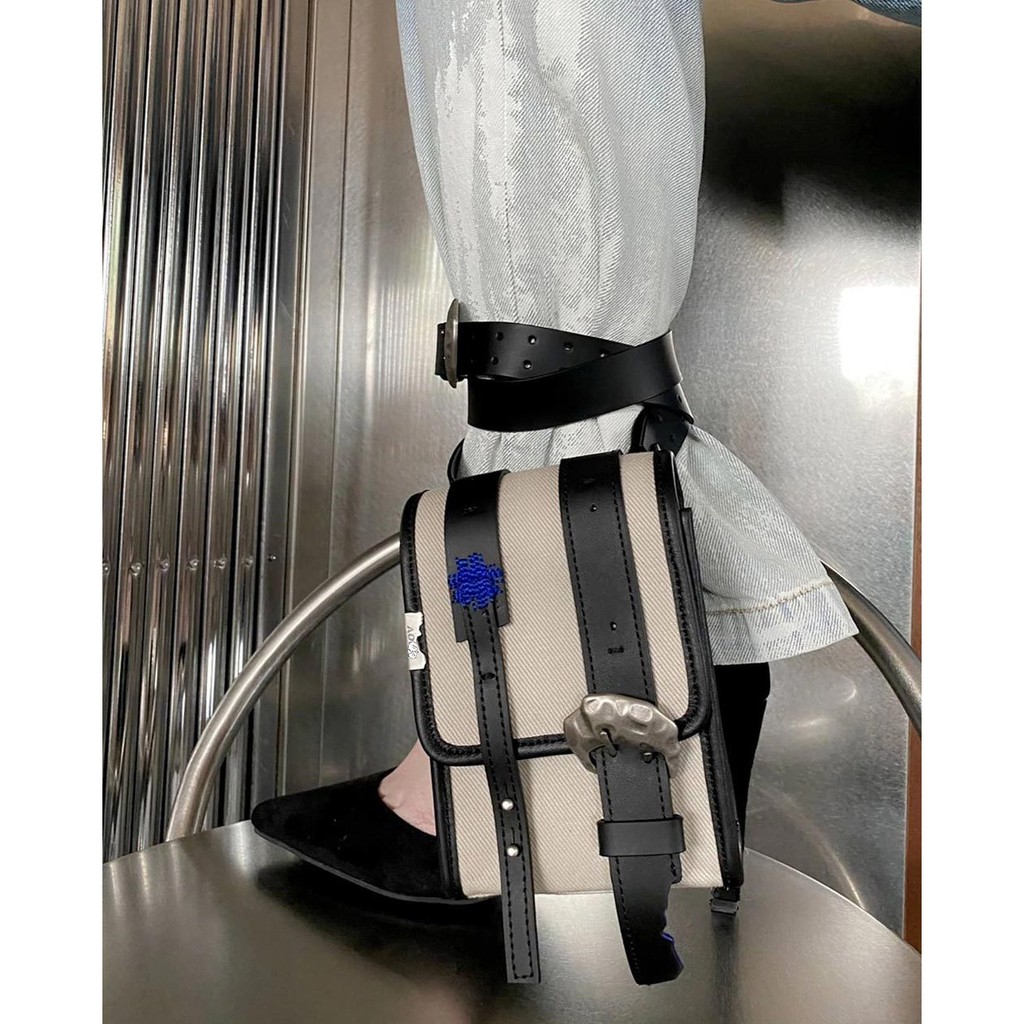 Túi đeo chéo Ader Error stone buckle bag ss21