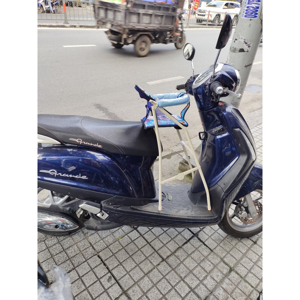 Ghế đi xe máy Grande có vòng bảo vệ