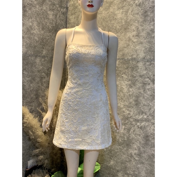 Đầm body ren hoa cổ yếm siêu sang chảnh D18