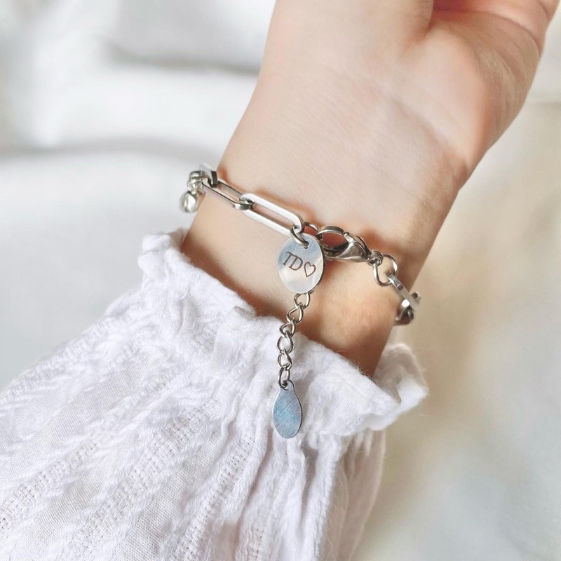 Vòng tay lắc tay cặp đôi xích charm tròn nam châm hít khắc chữ theo yêu cầu Sulli store