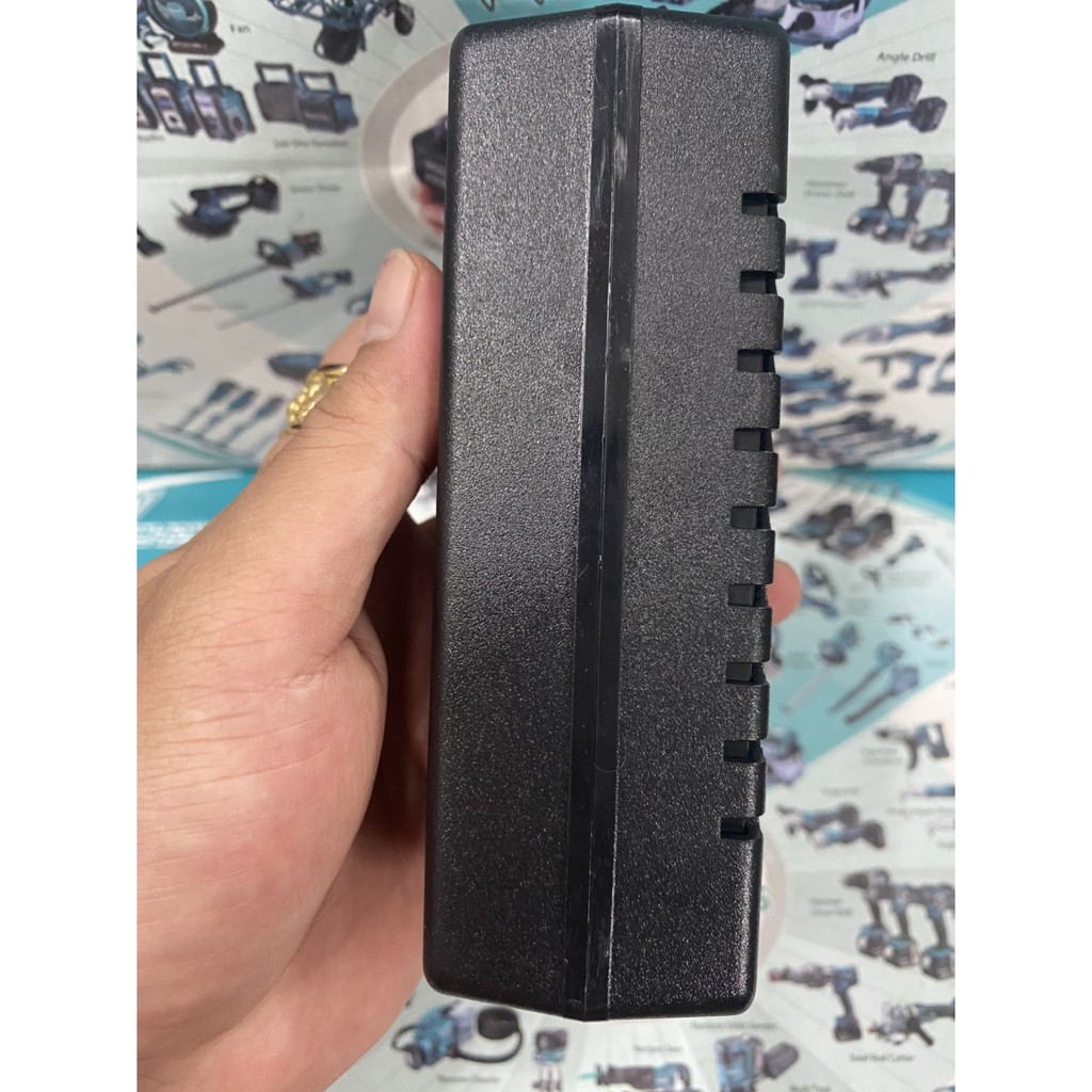 Sạc 7S 29.4V - 5A pin Li-ion , có quạt tản nhiệt và đèn báo đầy pin. BN.